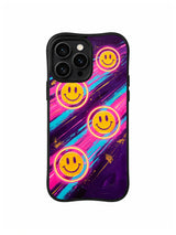 Neon Smile Streaks: Neon halkalı dört sarı gülen yüz koyu mor zemindeki çapraz camgöbeği ve eflatun darbeleri keser.
