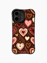 Berry Layered Hearts: Büyük katmanlı meyve kırmızısı, pembe ve krem kalpler küçük kalpler ve kıvrımlar arasında tekrar eder.