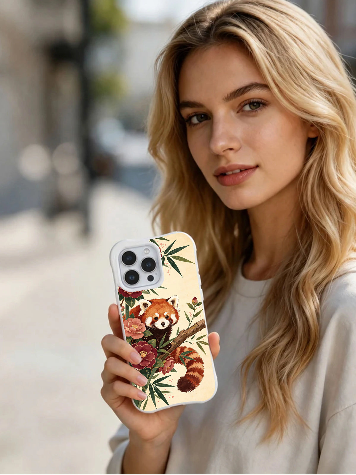 Kamelyalı Kızıl Panda kılıfının ürün veya elde görünümü