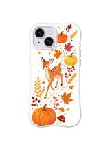 Dreamy Fawn Pumpkin Patch / Starleaf Fawn Patch: Turuncu ve sarı balkabakları, ince altın sarısı yıldızlar, akçaağaç yaprakları, buğday ve kırmızı meyveler arasında ince yapılı benekli yavru geyik.