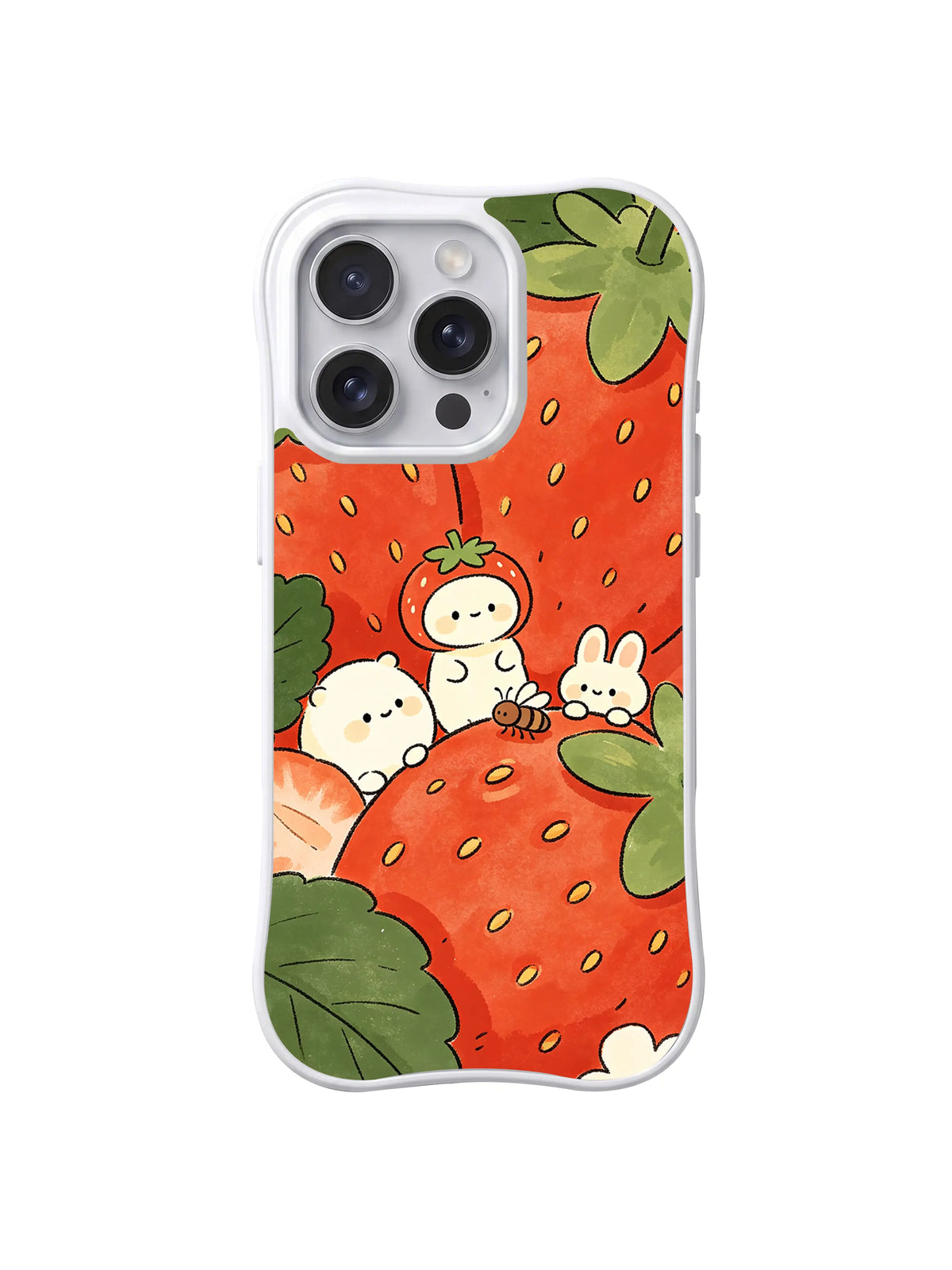 Strawberry Picnic Companions: Krem renkli küçük dostlar büyük çilekler ve yeşil yaprakların arasında toplanır.
