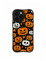 Moonlit Pumpkin Celebration telefon kılıfının arka desen görünümü.