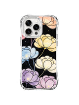 Pastel Petal Lanterns: Büyük sarı, mavi, lavanta ve şeftali çiçekler siyah zeminde süzülür.