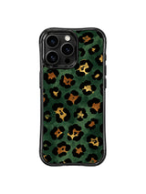 Forest Scholarly Hush pattern içeren iPhone 14 Pro kılıfı