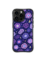 Midnight Soft Ferocity pattern içeren iPhone 14 Pro kılıfı