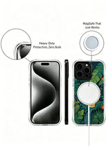 Yoğun yeşil gölgelik altında benekli büyük kedi görselli iPhone 13 Pro kılıfı