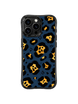 Dusk Gilded Instinct pattern içeren iPhone 14 Pro kılıfı