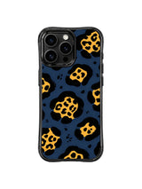 Dark Gilded Pulse pattern içeren iPhone 14 Pro kılıfı