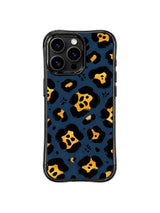 Midnight Ferocity pattern içeren iPhone 14 Pro kılıfı