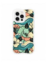 Seafoam Hibiscus Waves: Krem, turkuaz ve şeftali tonlu ebegümeci benzeri çiçekler katmanlı su yeşili dalgalarla üst üste gelir.