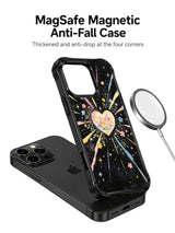Blooming Universe Heart: Yuvarlak şarj aygıtının yanında telefondan ayrı gösterilen desenli kılıf.