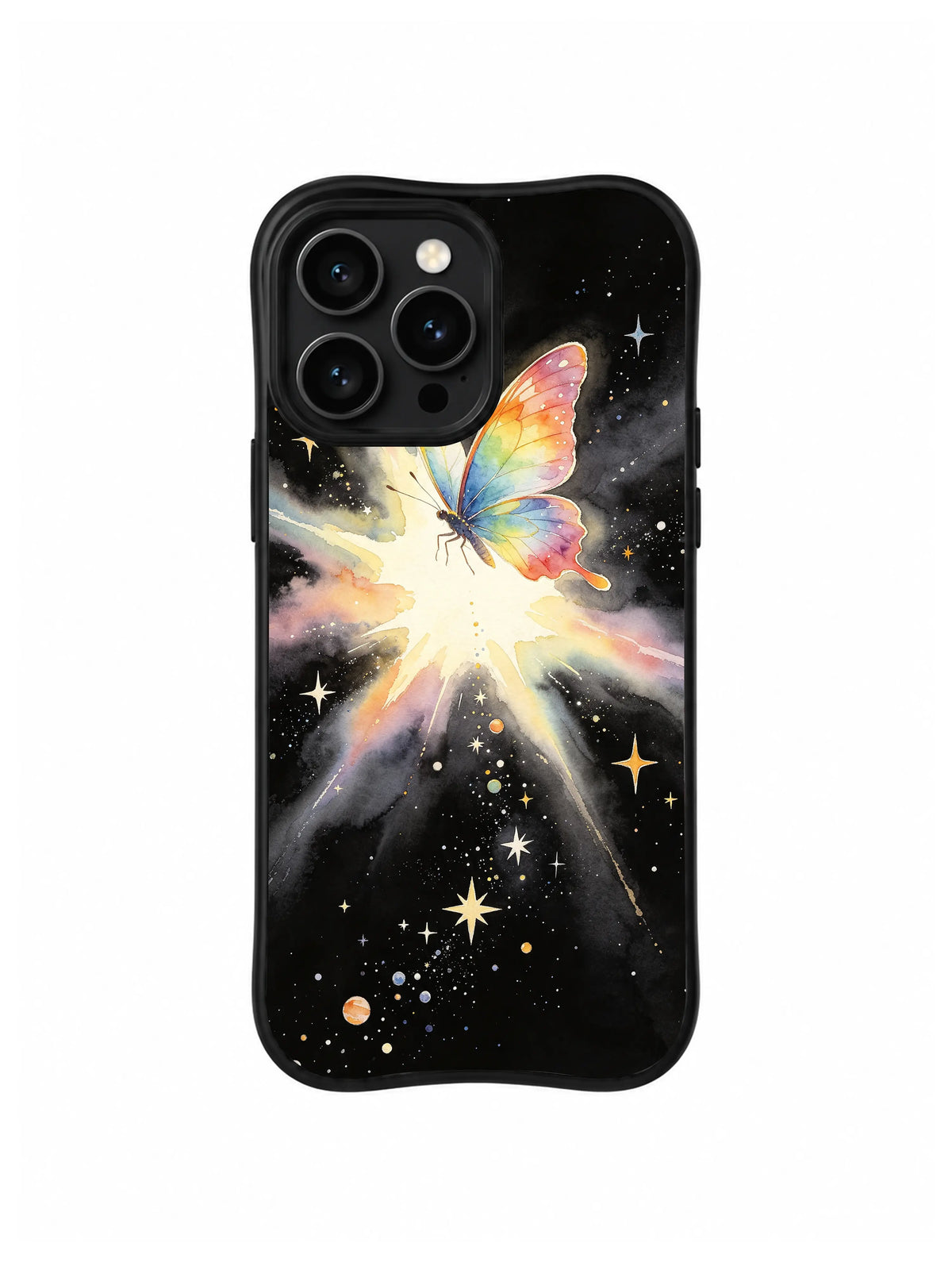 Rainbow Butterfly Universe / Cosmic Butterfly Flight: Altta gezegen ve yıldızlarla yumuşak yatay parlamanın üstünde açılı gökkuşağı kelebeği.
